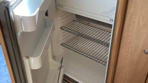 Little Miss Sunshine – Sunny spacious family camper with bed (6 persons)