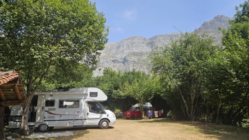 Hymer Carado A366 – Lovely spacious family camper! 