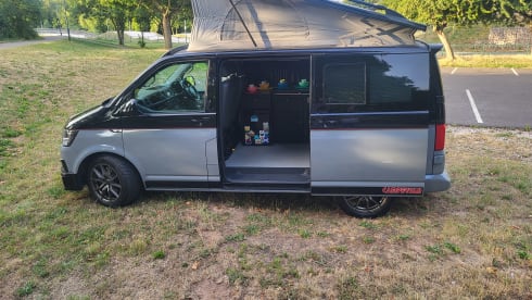 Rosie – 4 berth Volkswagen campervan from 2017