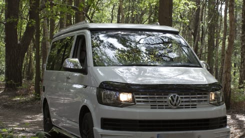 Loretta – Loretta VW T6 Campervan, Pop top roof 4 berth (5 seater).