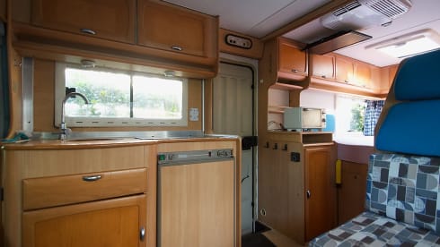 2p Elnagh semi-integrated uit 2001