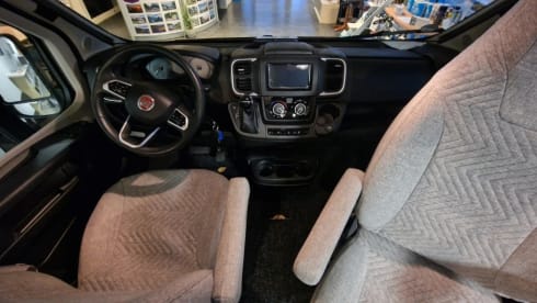 C15 – 2-Personen-Dethleffs-Bus aus dem Jahr 2025