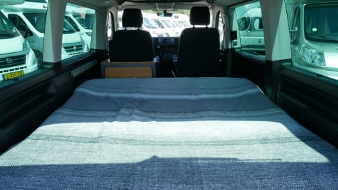 Volkswagen T6 Multivan 5 to 7 seats with pop-up roof!