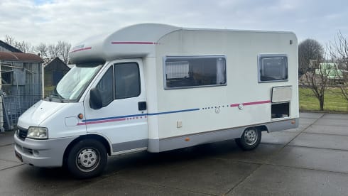 Adriatik 573ds – 4p Adria Mobil semi-integrated uit 2003
