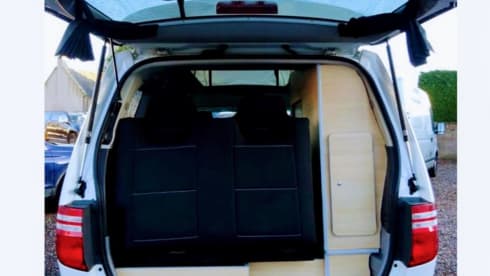 BeeHappy – Camper Toyota a 3 posti letto del 2006