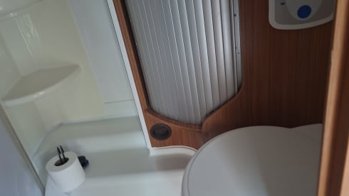 Kikker  – 5p Adria Mobil integrated uit 2011