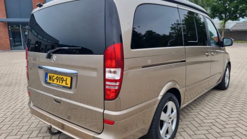 2-person Mercedes-Benz campervan from 2011