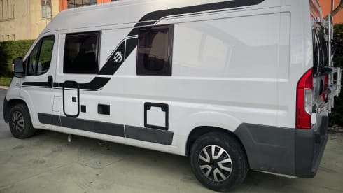 Compact and manoeuvrable KNAUS Boxlife 600 TOP Van