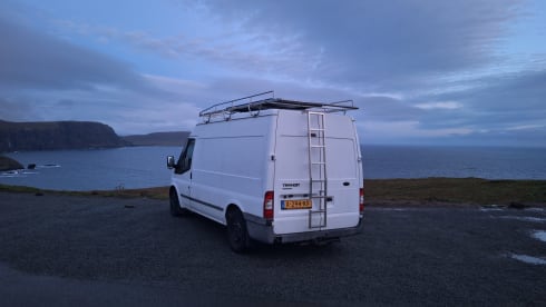 Freddie – 2-seater Ford bus from 2013