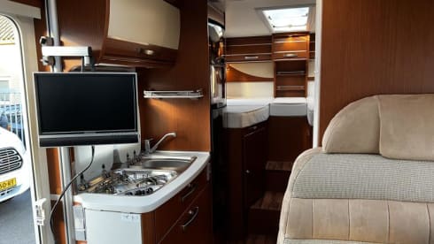 Liedje – Hymer Exsis-i with 2x AIRCO