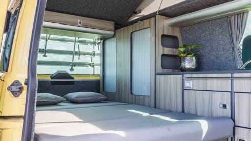 Sunny – 2p Volkswagen bus from 2015