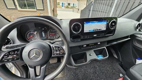 Madrid – Sprinter XXL a wonderful compact camper with lots of space!