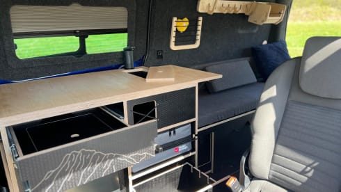 Morag  – Ford campervan met 3 slaapplaatsen uit 2017