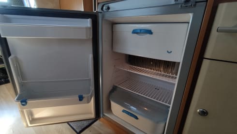 Diesel de roze schaats (kids zijn creatief 😄) – Comfortable and complete 6p alcove camper