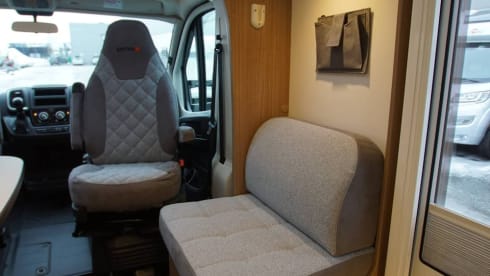 Wille – Automatic, Hymer Carado 4 person family camper, long beds! 