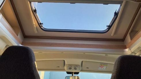 Roxi – Dethleffs Semi-integrated 4p from 2021 (Very nice and complete)