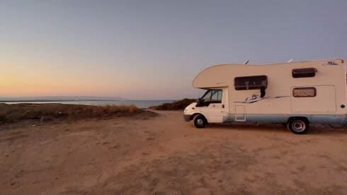 Mycamper – 6-seater attic camper with air conditioning