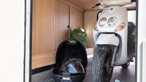 Queen Louise 2 – New luxury 6-person alcove camper