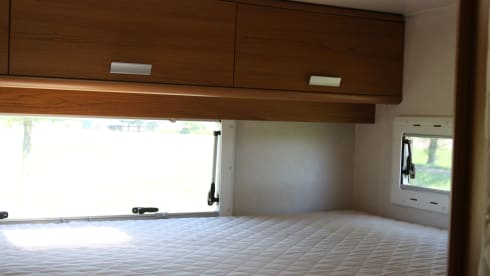 Super Brig 677 TC – Spacious Super Brig 677 TC with 6 beds and XXL garage!