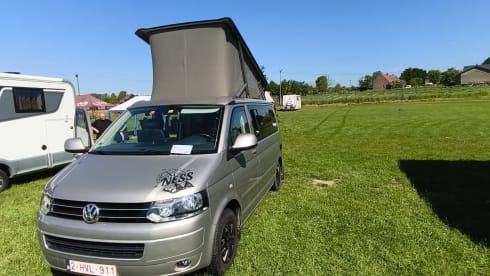 4p Volkswagen campervan uit 2011