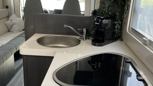 House On Wheels by Lisette 🚐 – 6p Ford integrated uit 2025