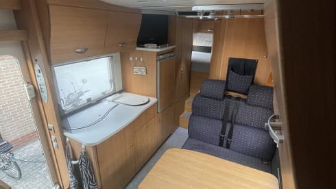 Sun traveller – Very neat and complete 6p Knaus alcove built in 2005 with air conditioning