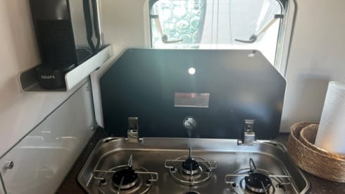 RV Camper – Nieuwe, luxueus ingerichte 4-persoonscamper