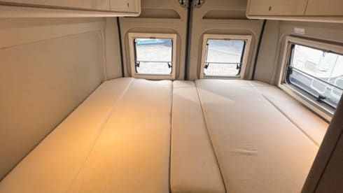 Hymer bus camper with WiFi, solar panel and length beds (2022)