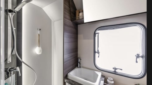 OSHA YA RADGE – 7 Berth Brand New Beautiful Motor Home