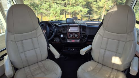 Lexi – Very nice and luxurious complete large camper