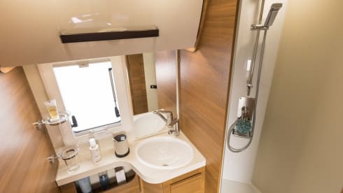 zipvana – ELNAGH BARON 560