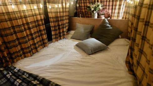 Bonnie – super cosy  - automatic campervan. price  includes insurance !