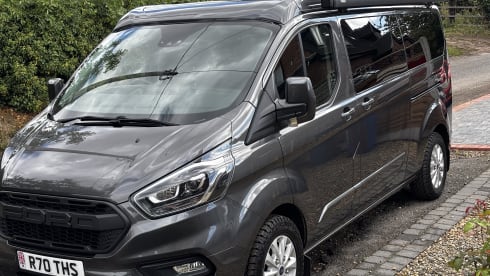 Claude – 4 Birth Ford Transit Custom 2.0 170 bhp 6 Speed Auto Limited.