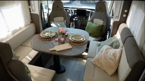 Cocoon 444 – 5p Ford semi-integrated uit 2025