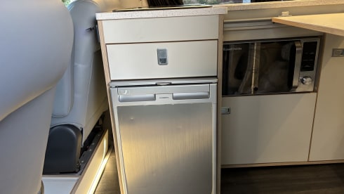 Dolly – Beautiful compact 3 Berth camper van. 