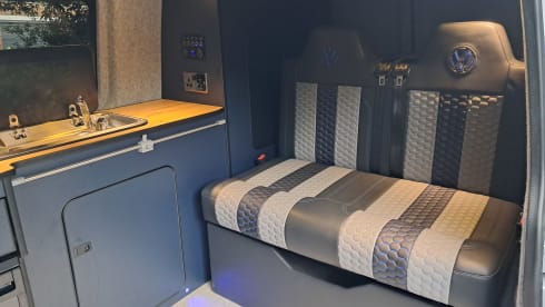 Campie – Volkswagen 'Poptop'  T5 Transporter Camper-van 