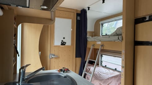 6p ruime gezinscamper met stapelbed off the grid