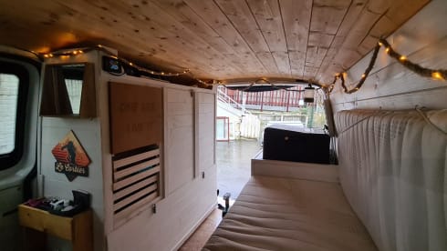 2p Volkswagen campervan uit 2011