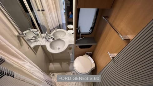 Luxury 4/5 person Ford Camper CHALLENGER with Queen bed.