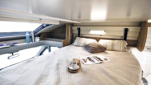 LUX 6 berth & 5 seatbelts – WiFi, 2 TV's, Pets ✅, Bikes ✅, Table & Chairs