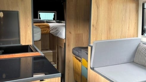 Heunie 1 – Beautiful camper van from 2017 with 2 lengthways beds