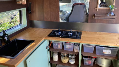 Ed – Stylish self-built camper L3H2