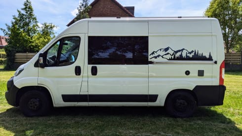 Charles – 2p BUS CAMPER für Abenteuer