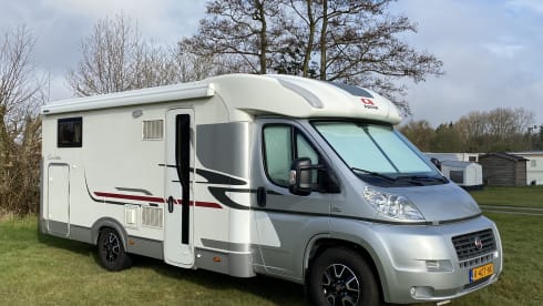Length beds! Adria Coral S670SL new condition