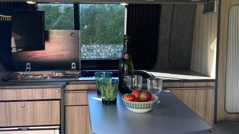 Teddy – Volkswagen 2011 Transporter T5 Camper Van