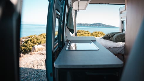 Nazarè – Premium Outdoor Van Rental