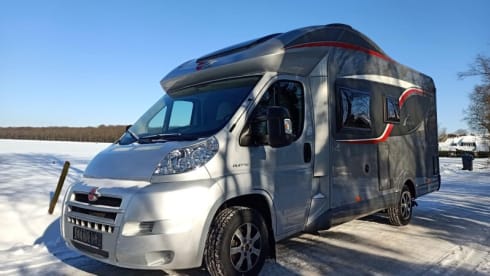 zwerver – Complete luxury two-person motorhome rentals