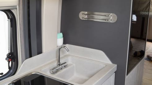 Jessie – Jessie, Camperbus Roller Team 4P, nice and compact and yet luxurious, shower and toilet