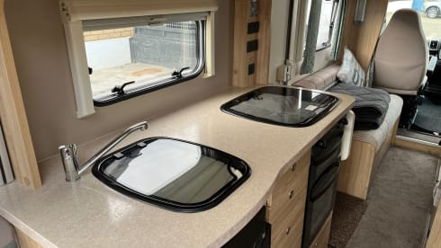 Foxy – 6 berth family motorhome with canopy, 2017