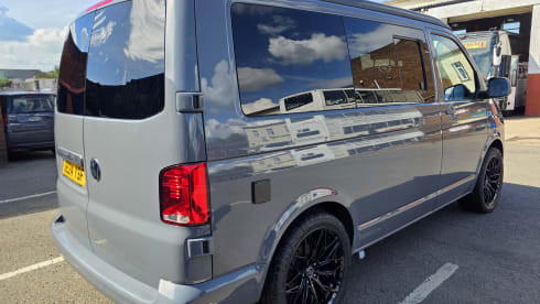 Volkswagen campervan met 4 slaapplaatsen vanaf 2024